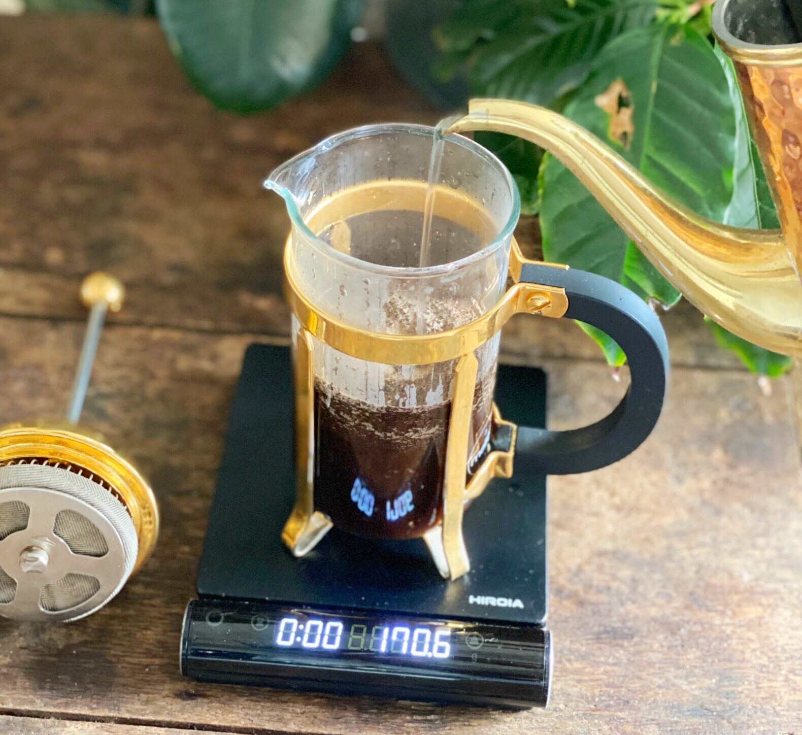 【フレンチプレスでのコーヒーの淹れ方】簡単で美味しい抽出方法を解説！ | AK COFFEE