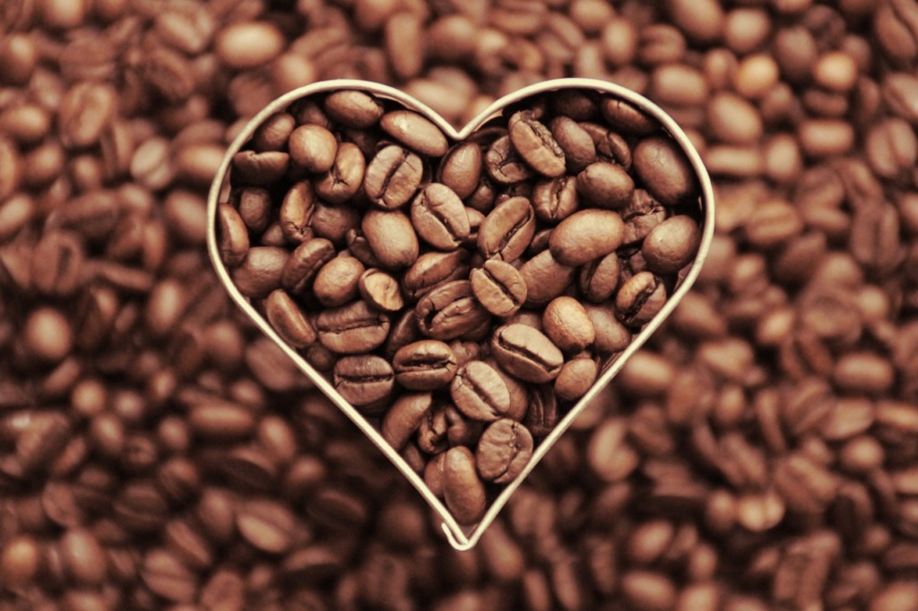 ハート型のコーヒー豆の画像